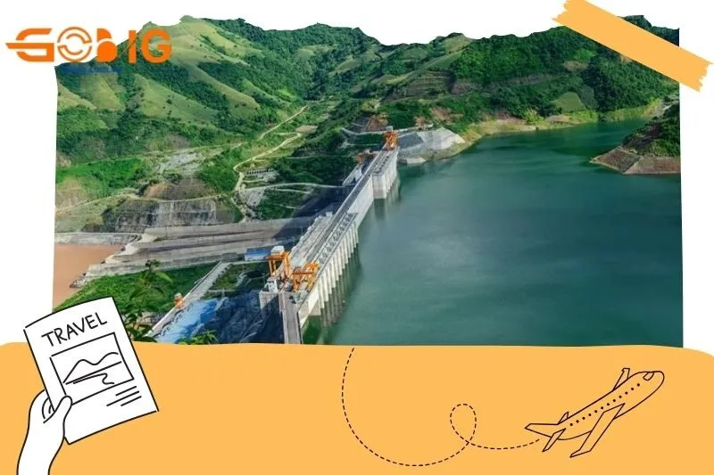 Lòng hồ thủy điện Sơn La